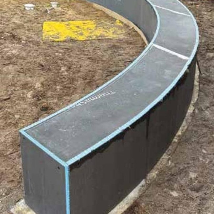 curved garden