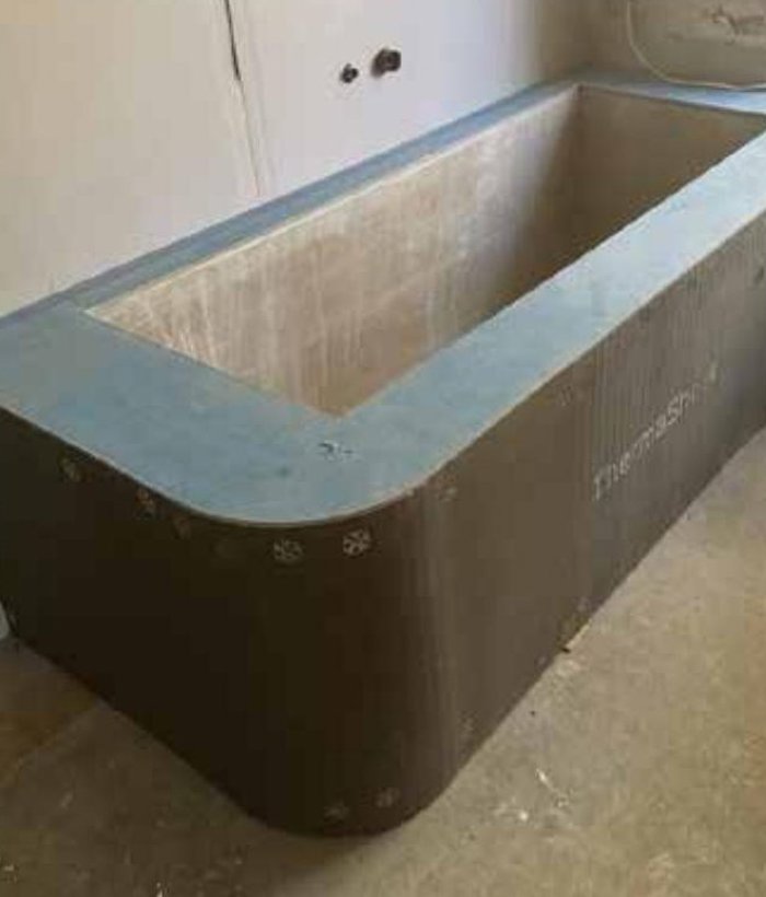 curved bath